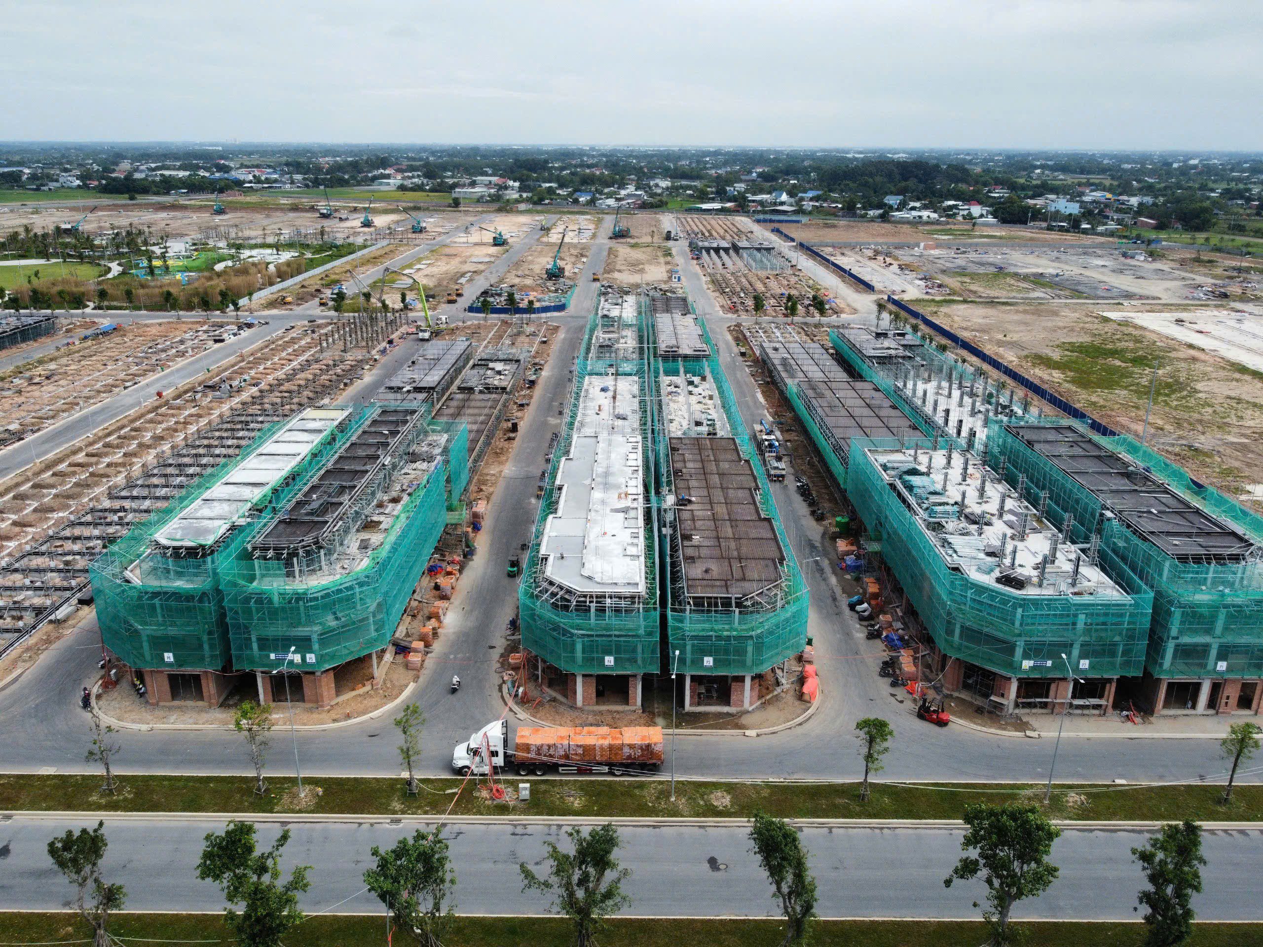 hình ảnh tiến độ thi công dự án vinhomes green city đức hòa, long an mới nhất